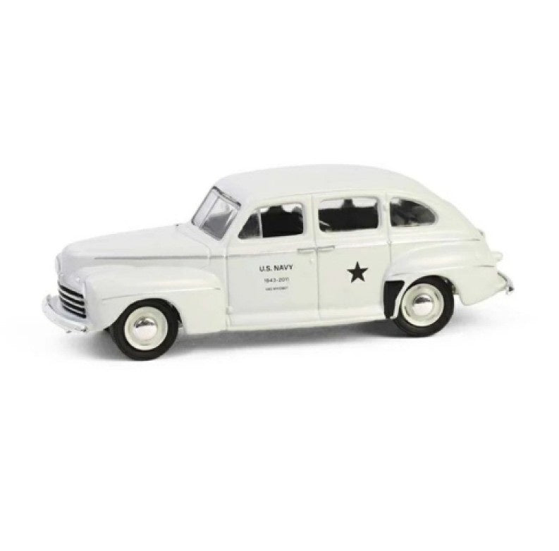 Greenlight - Battalion 64 Series 5 - 1946 Ford Fordor Super Deluxe 'U.S Navy Staff Car' - 1:64 Scale