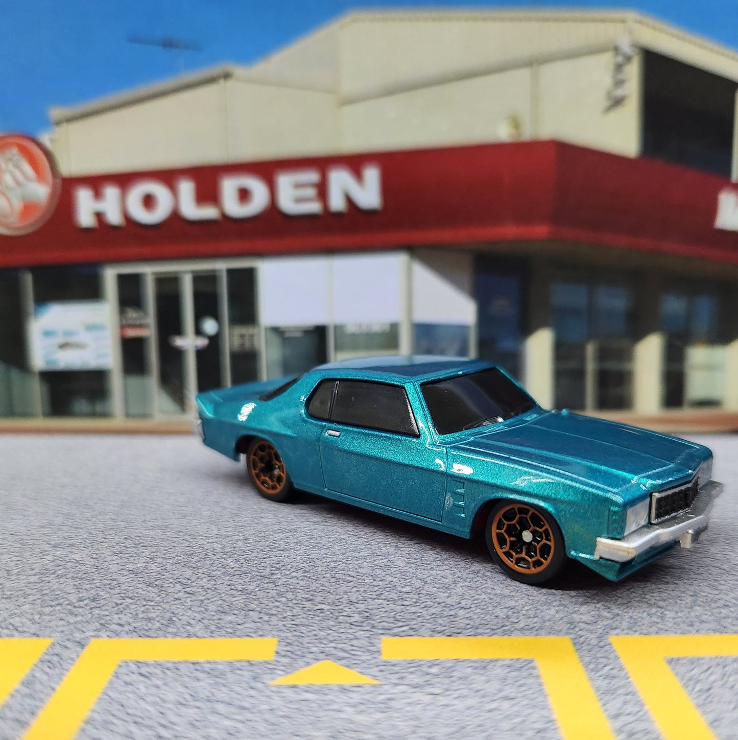 Oz Wheels - RedBellies (R1) - Holden HX LE Monaro Coupe (Aquamarine) - 1:64 Scale