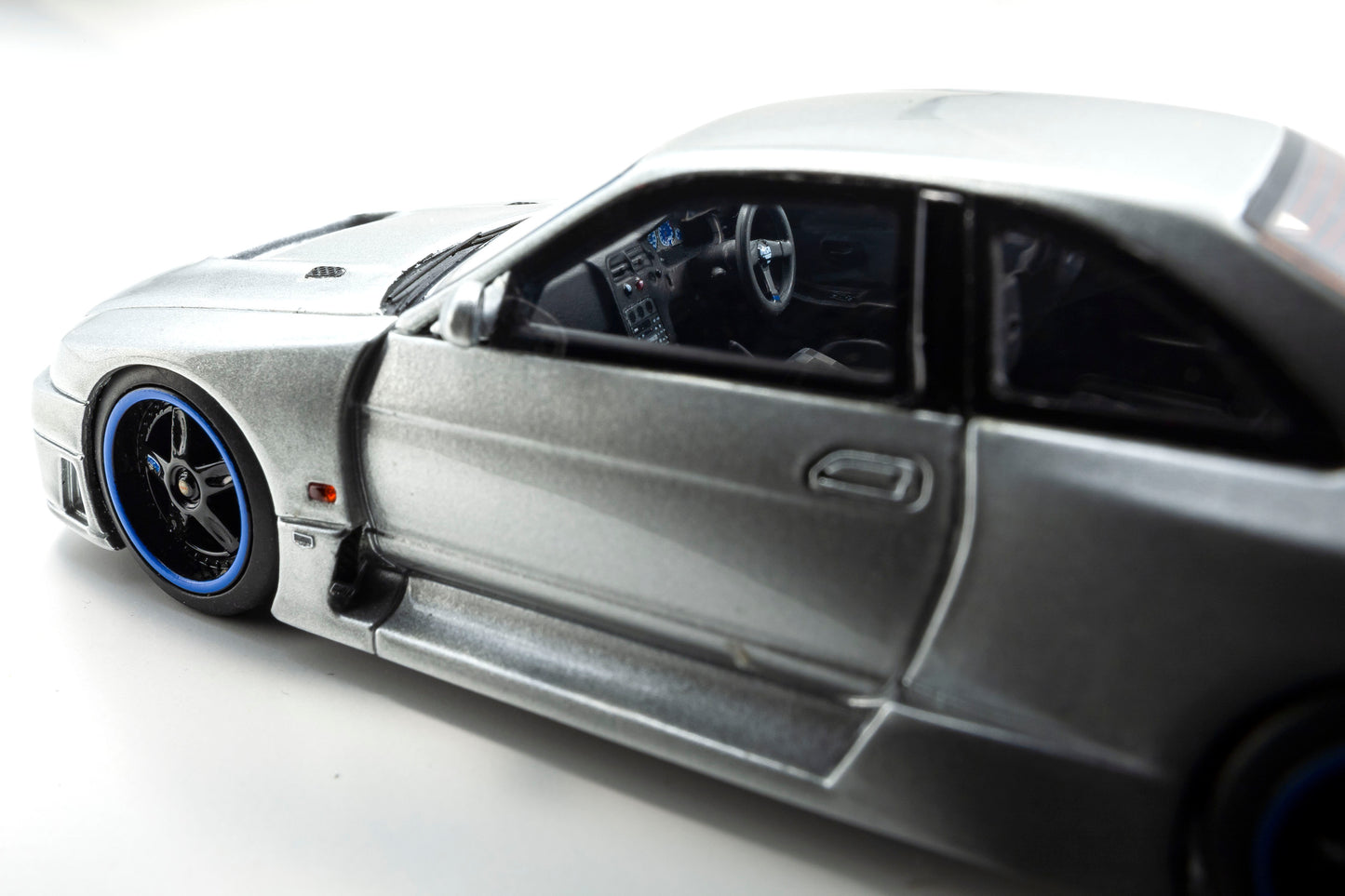 Kyosho - Nissan Skyline NISMO GT-R LM (BCNR33) Silver - 1:43 Scale