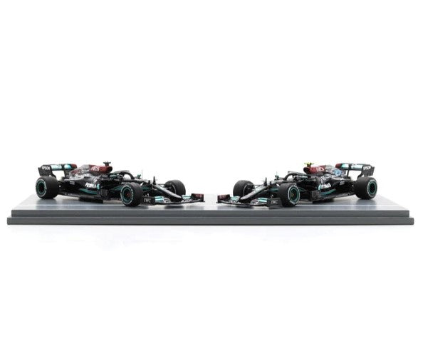 Spark - Mercedes AMG F1 Formula 1 - Lewis Hamilton / Valtteri Bottas 2021 Abu Dhabi Twin Pack