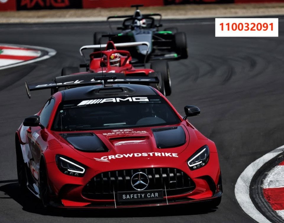 Minichamps - Mercedes-AMG GT Black Series - 2025 Formula 1 Safety Car  - 1:18 Scale
