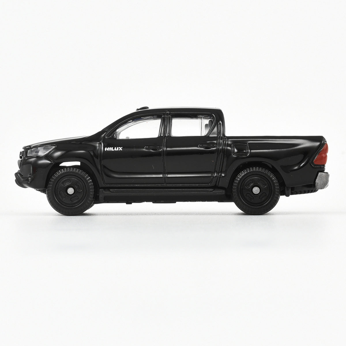 TOMICA - No.67 Toyota Hilux - 1:70 Scale