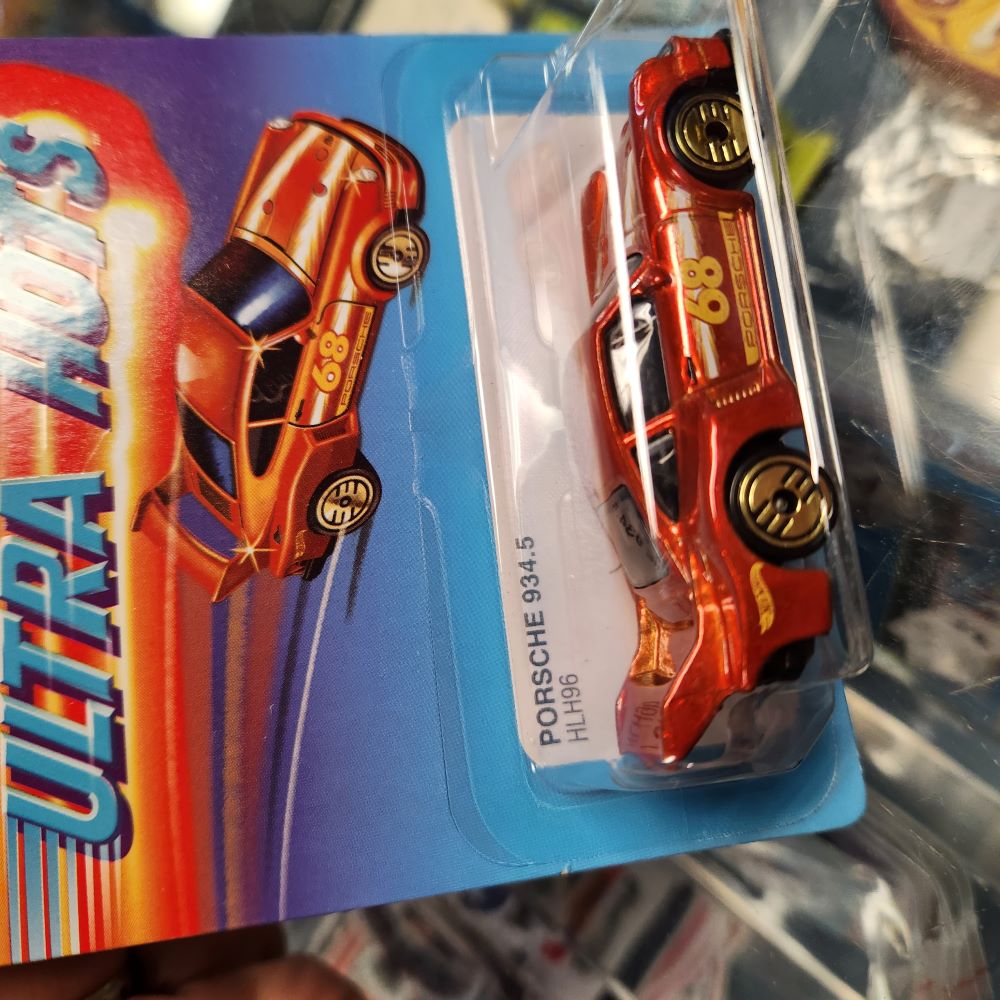 Hot Wheels 'Ultra Hots' - Porsche 934.5 #68