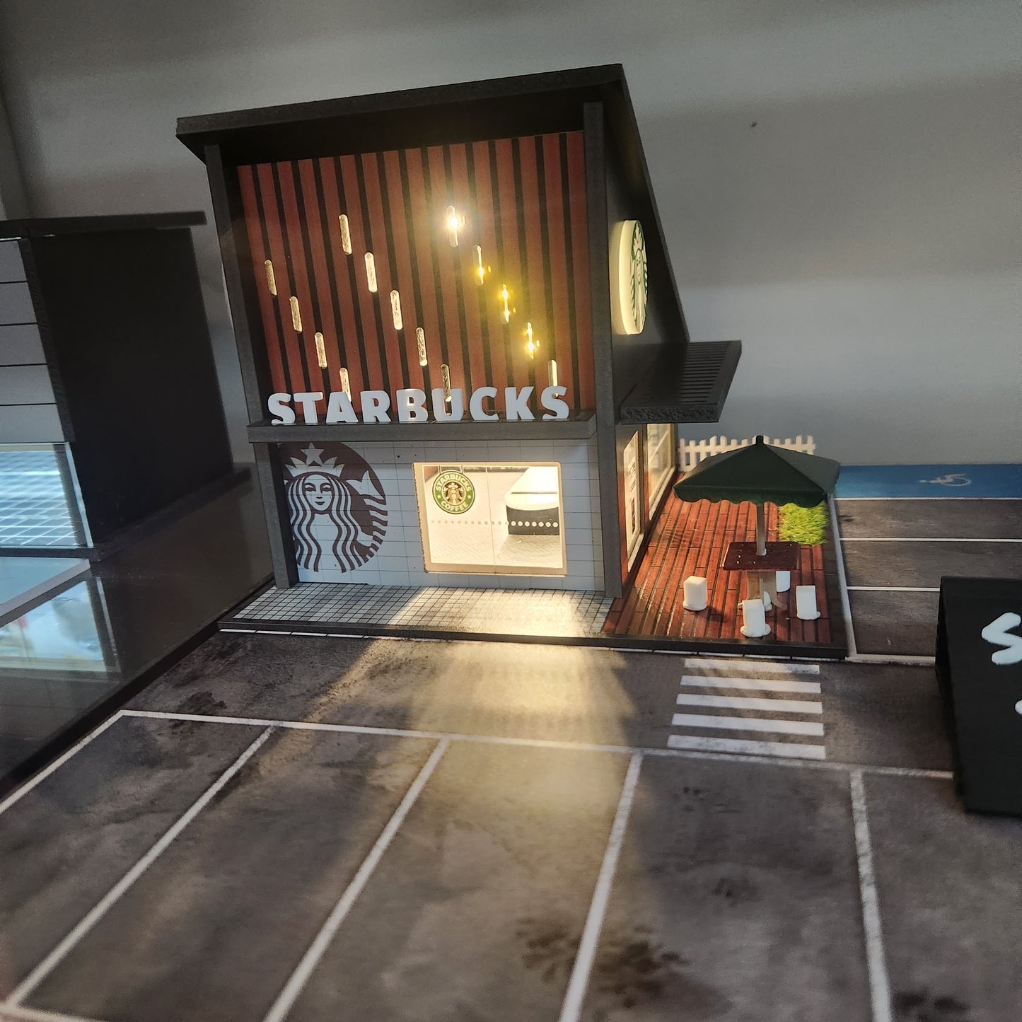 Starbucks Coffee Shop Diorama Set - 1:64 Scale