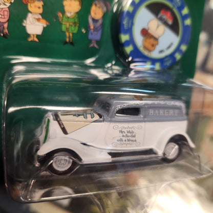 Johnny Lightning - 2022 Pop Culture R4 - 1933 Ford Delivery