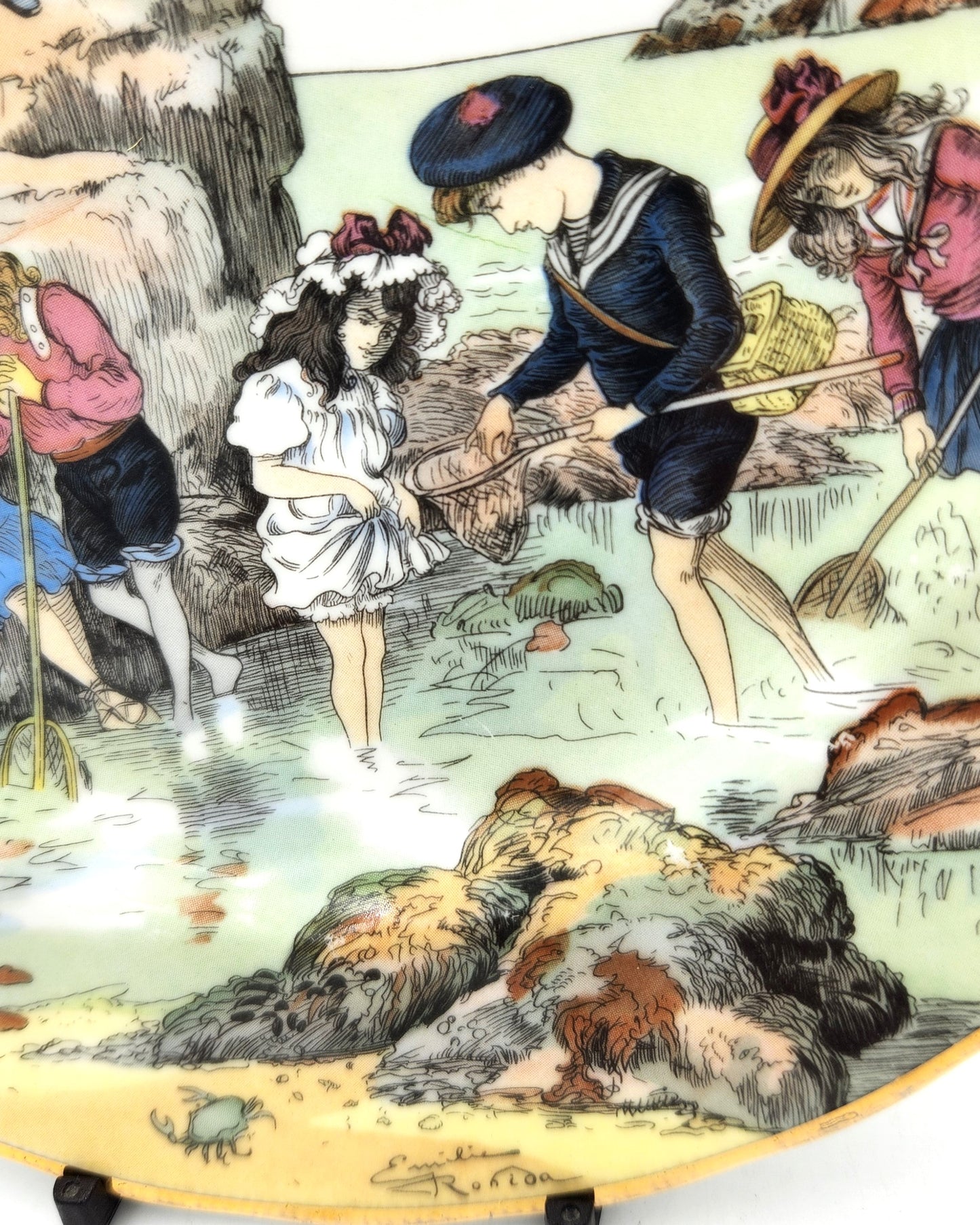 Decorative 'Fishing Trip' Collectors Plate - 21cm