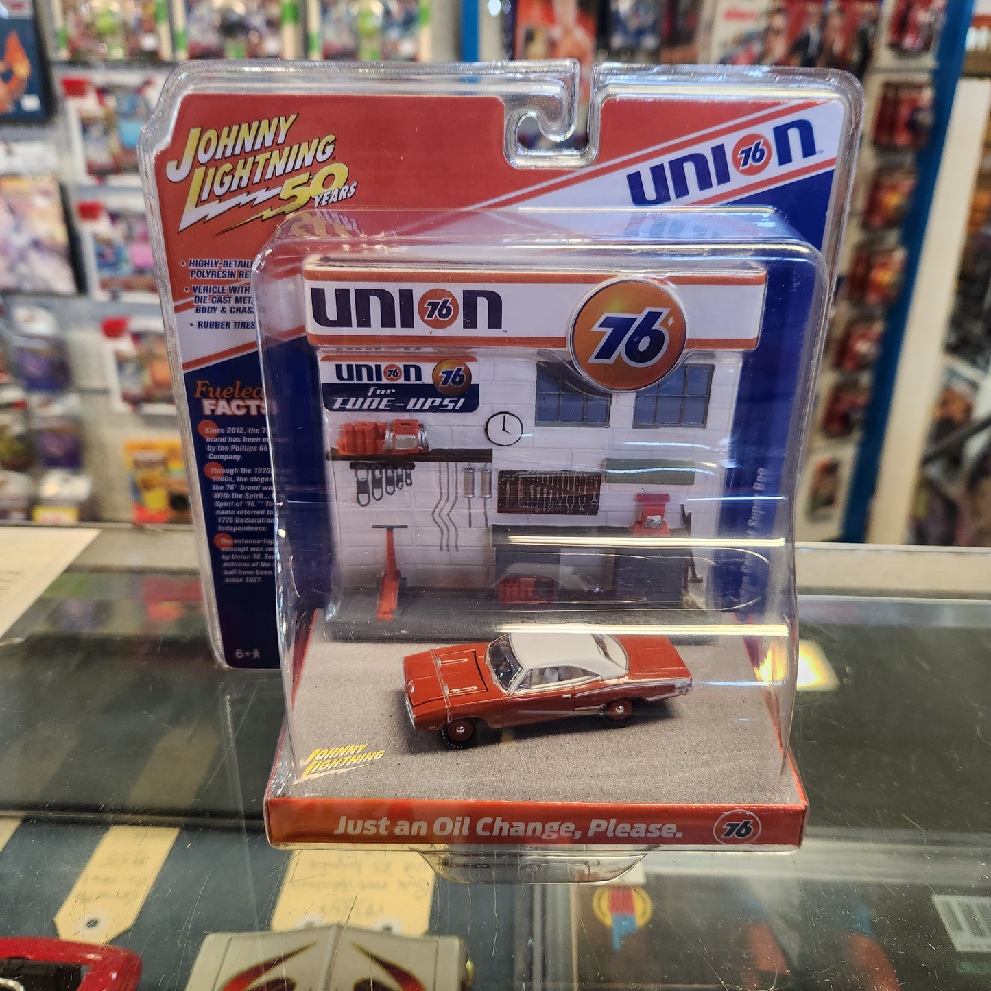 Johnny Lightning - Union 76 Gas Station Diorama with Dodge Coronet