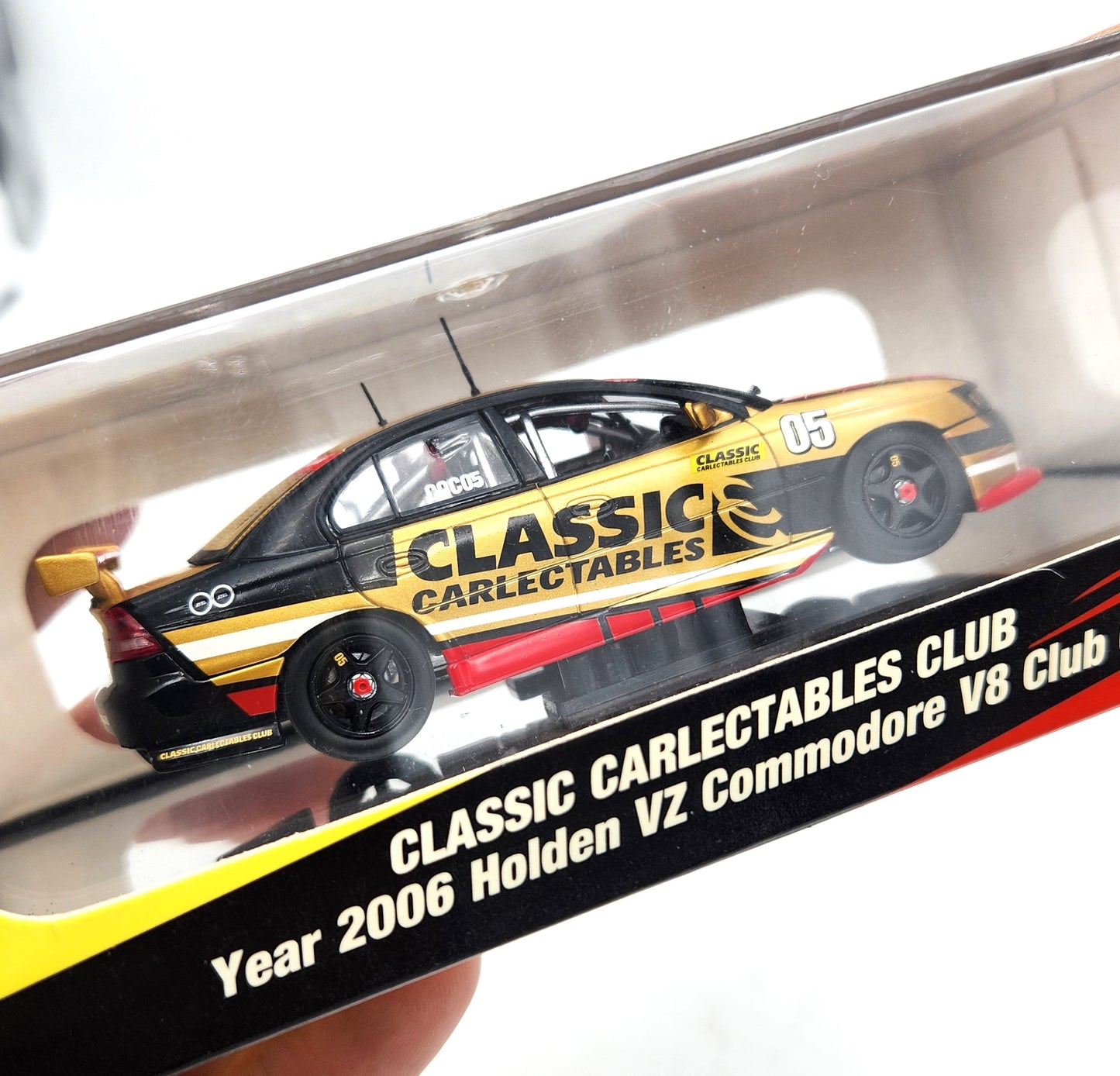 Classic Carlectables - 2006 Holden Commodore VZ V8 Supercar (Gold and Red) - 1:43 scale
