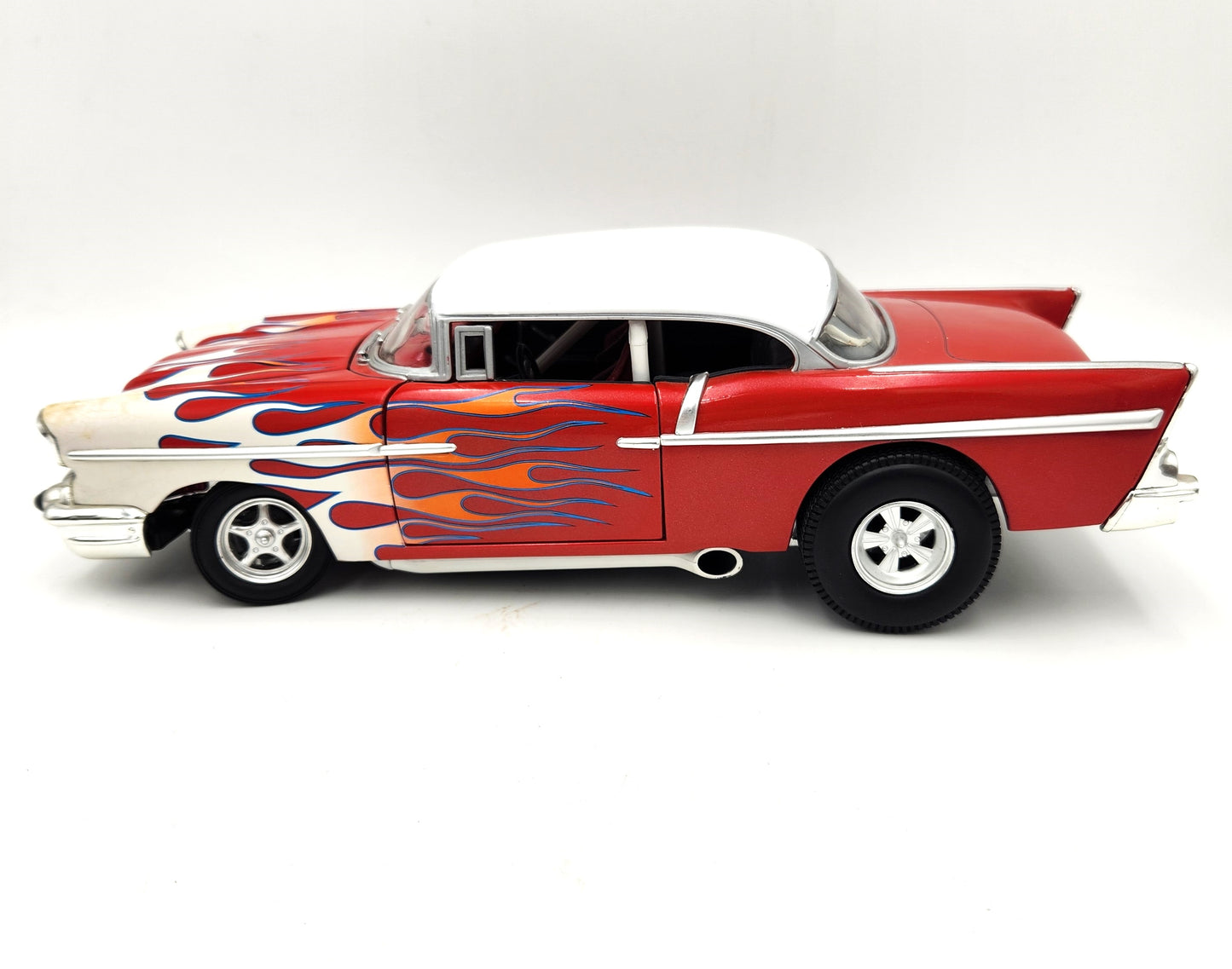 Hot Wheels - Custom '57 Chevy (Red / White) - 1:18 Scale