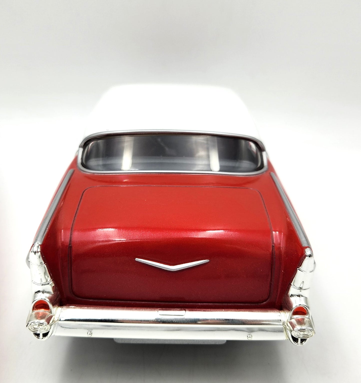 Hot Wheels - Custom '57 Chevy (Red / White) - 1:18 Scale