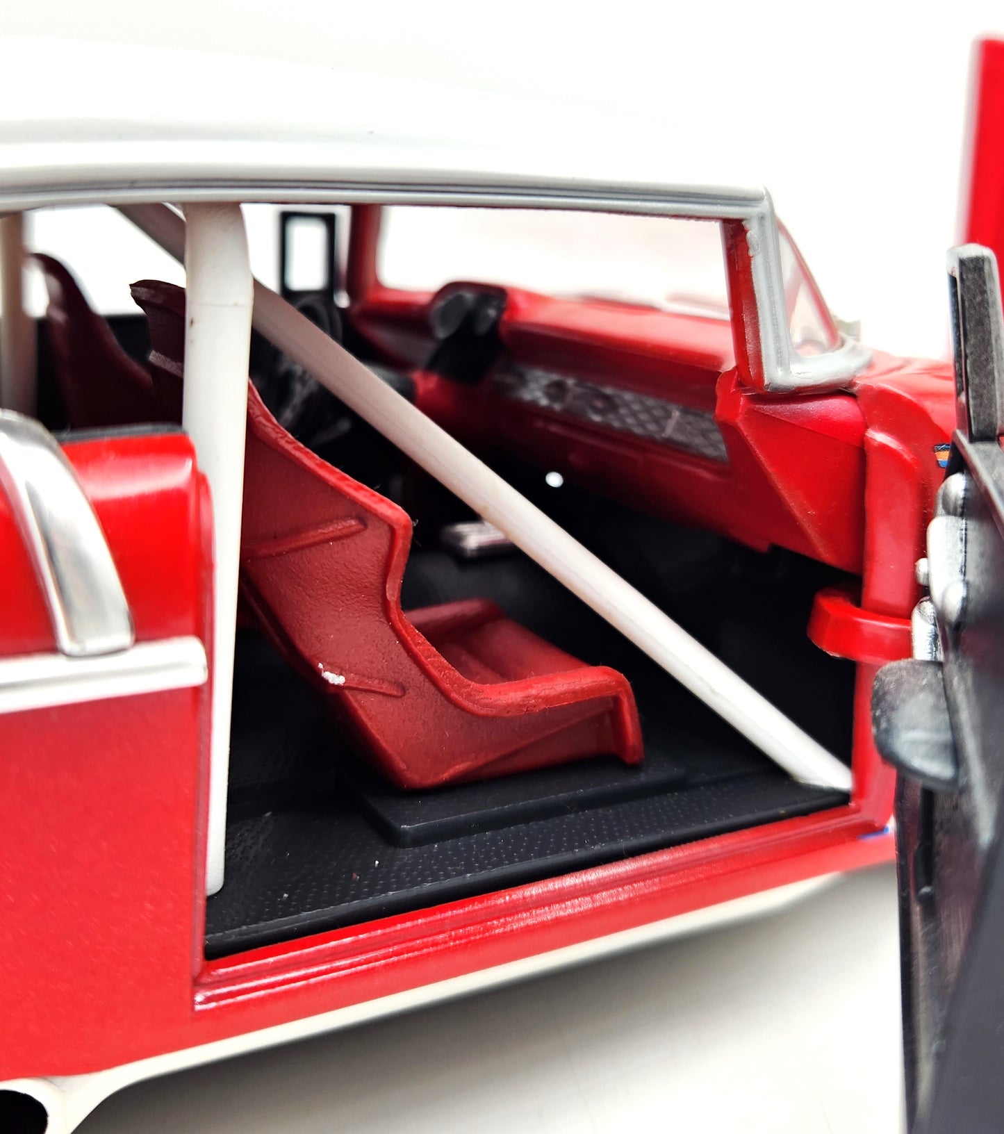 Hot Wheels - Custom '57 Chevy (Red / White) - 1:18 Scale