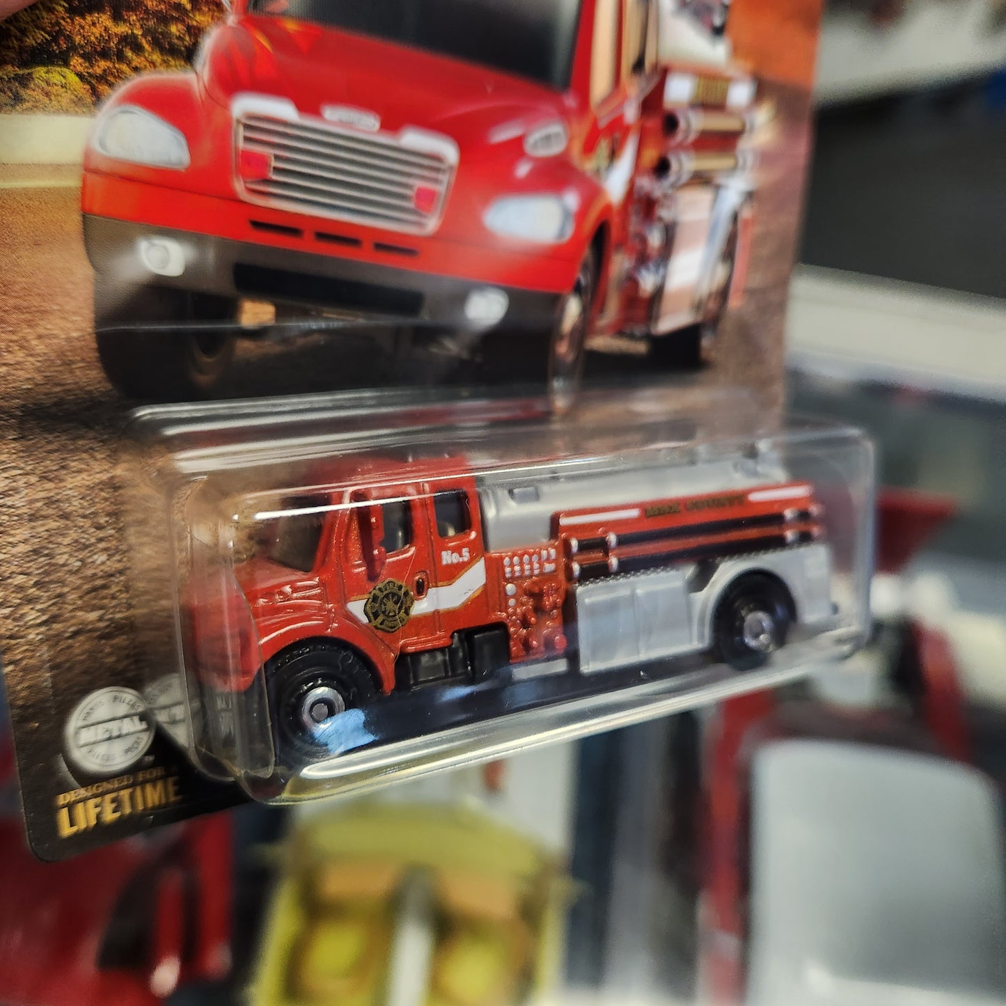 Matchbox - Freightliner M2 106 'County Rescue'