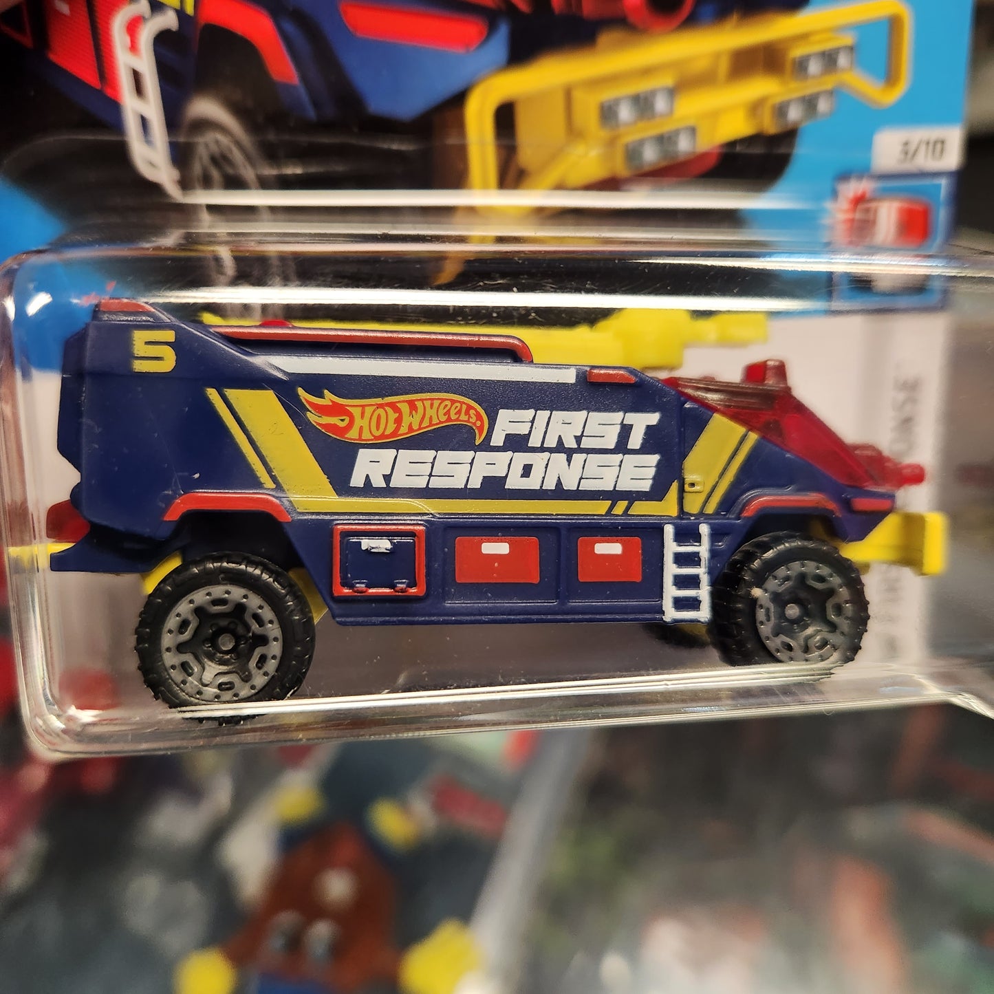 Hot Wheels - Runaway Res-Q 'First Response' - Long Card