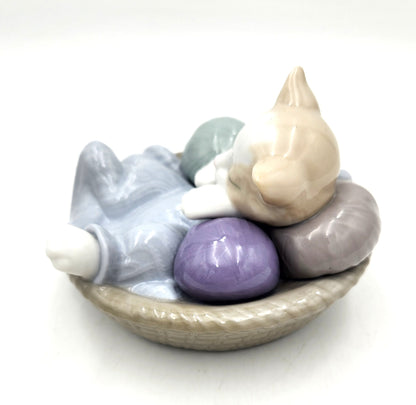 Nao Lladro Porcelain Kitty in Basket with Wool - 13cm