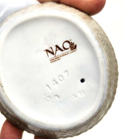 Nao Lladro Porcelain Kitty in Basket with Wool - 13cm