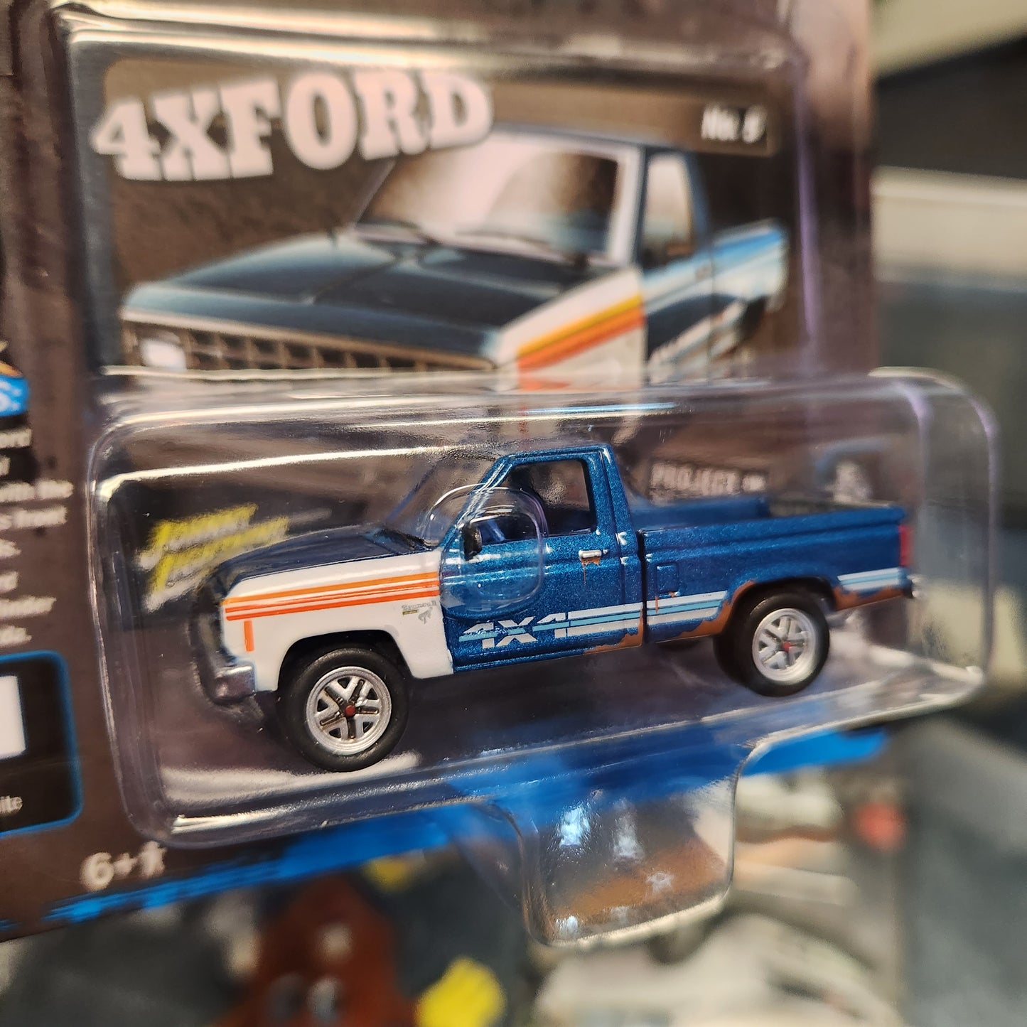 Johnny Lightning - 2023 Street Freaks R1 Vers. A - 1984 Ford Ranger