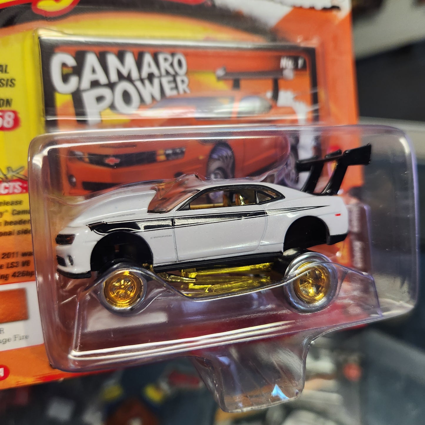 Johnny Lightning - 2022 Street Freaks R2 Vers. A - 2011 Chevy Camaro **CHASE**