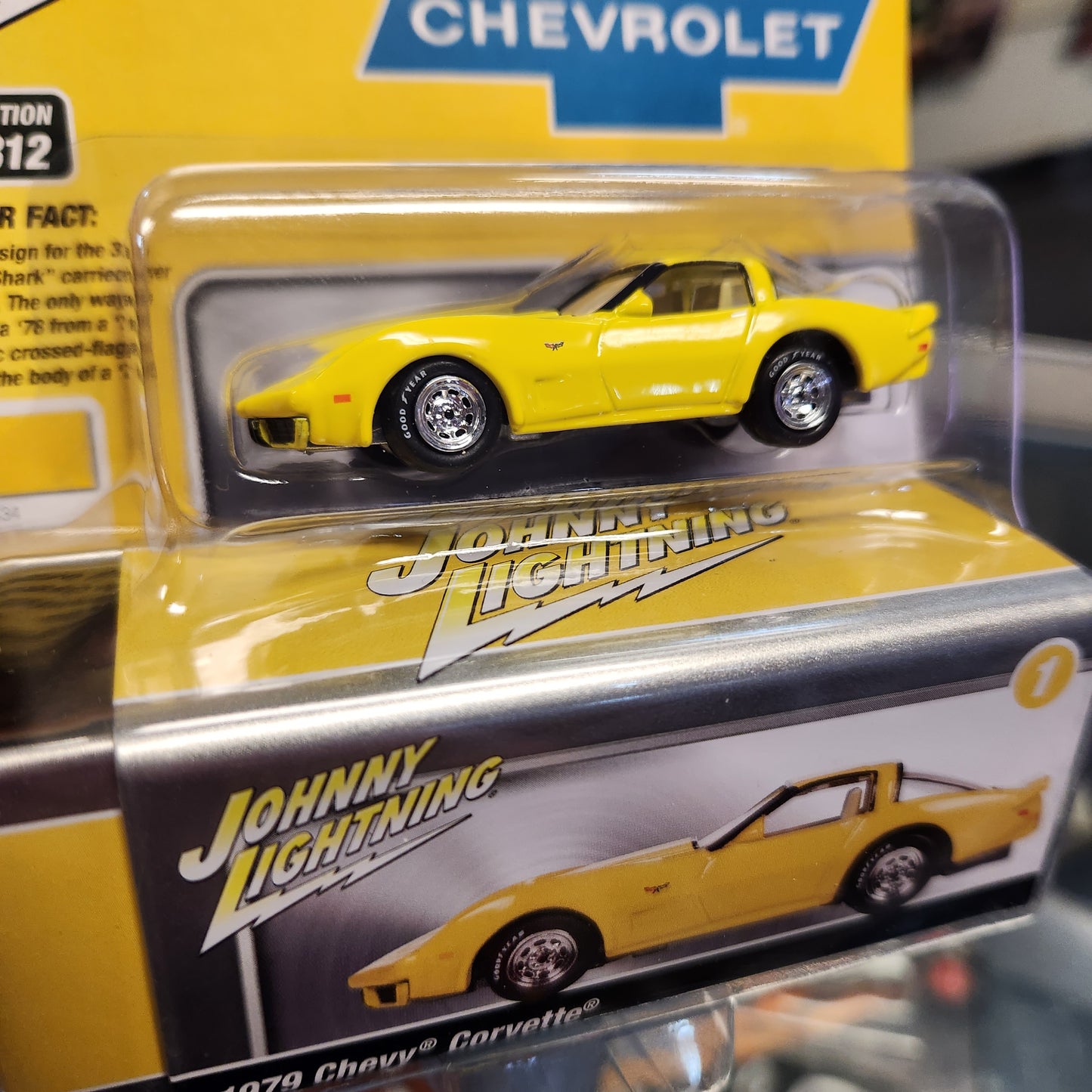 Johnny Lightning - 2023 Collector Tin R1 Vers. B - 1979 Chevy Corvette - Corvette Yellow