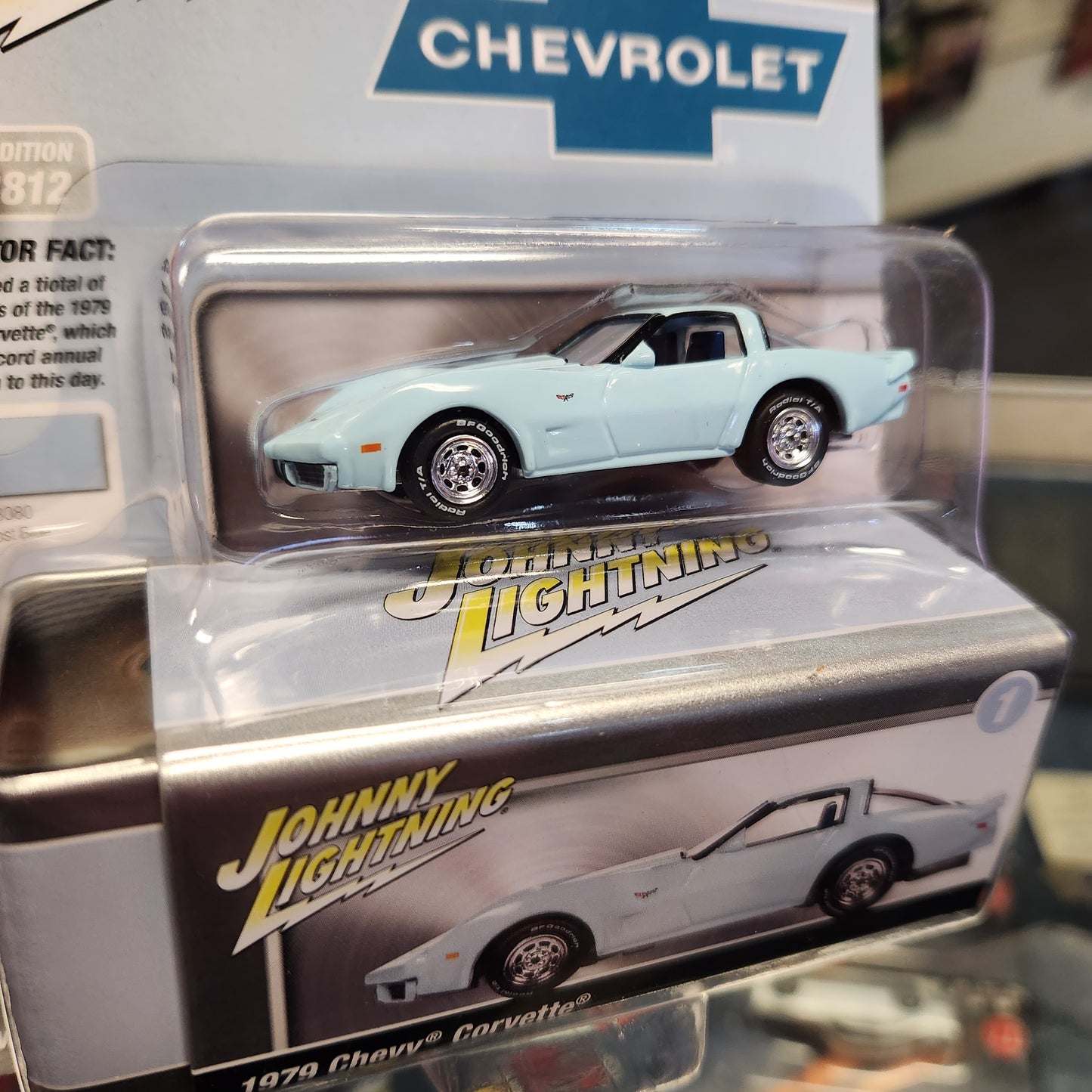 Johnny Lightning - 2023 Collector Tin R1 Vers. A - 1979 Chevy Corvette - Frost Blue
