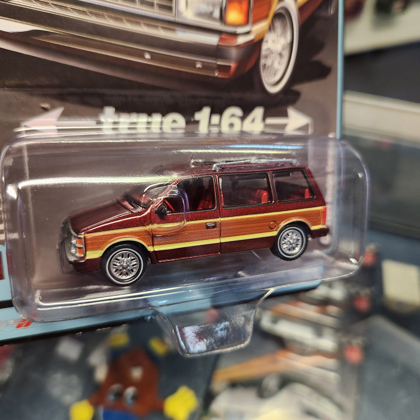 Auto World - 2023 R1 Vers. B Premium Series - 1984 Dodge Caravan - Garnet Pearl