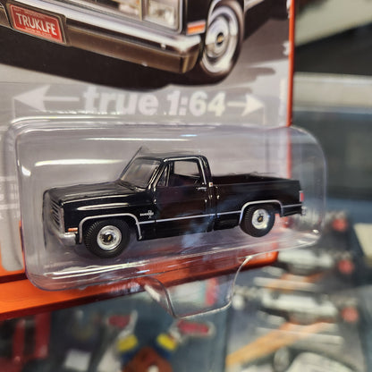 Auto World - 2023 R2 Vers. A Premium Series - 1985 Chevy Silverado Fleetside - Black