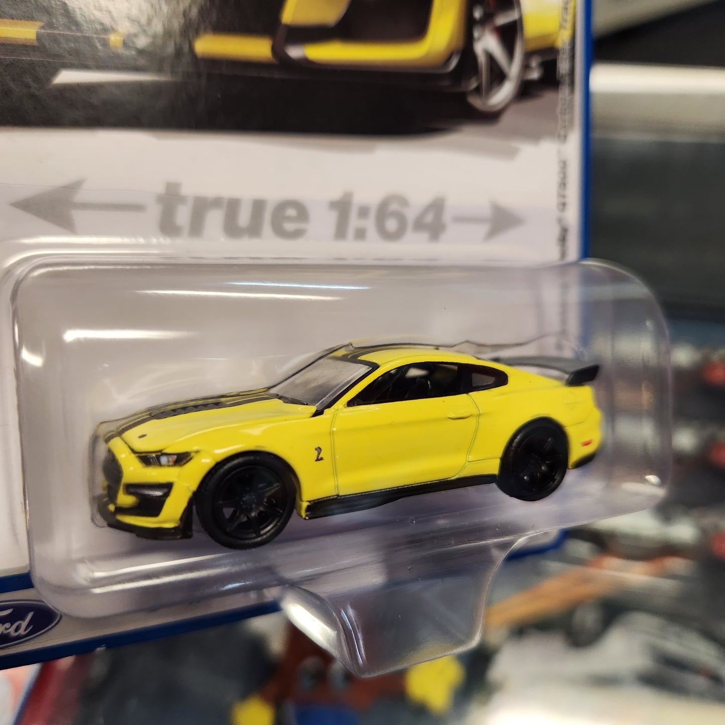 Auto World - 2023 R3 Vers. A Premium Series - 2021 Ford Mustang Shelby GT500 - Grabber Yellow