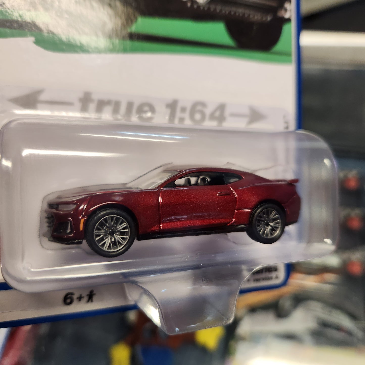 Auto World - 2023 R3 Vers. A Premium Series - 2022 Chevy Camaro ZL1 - Wild Cherry