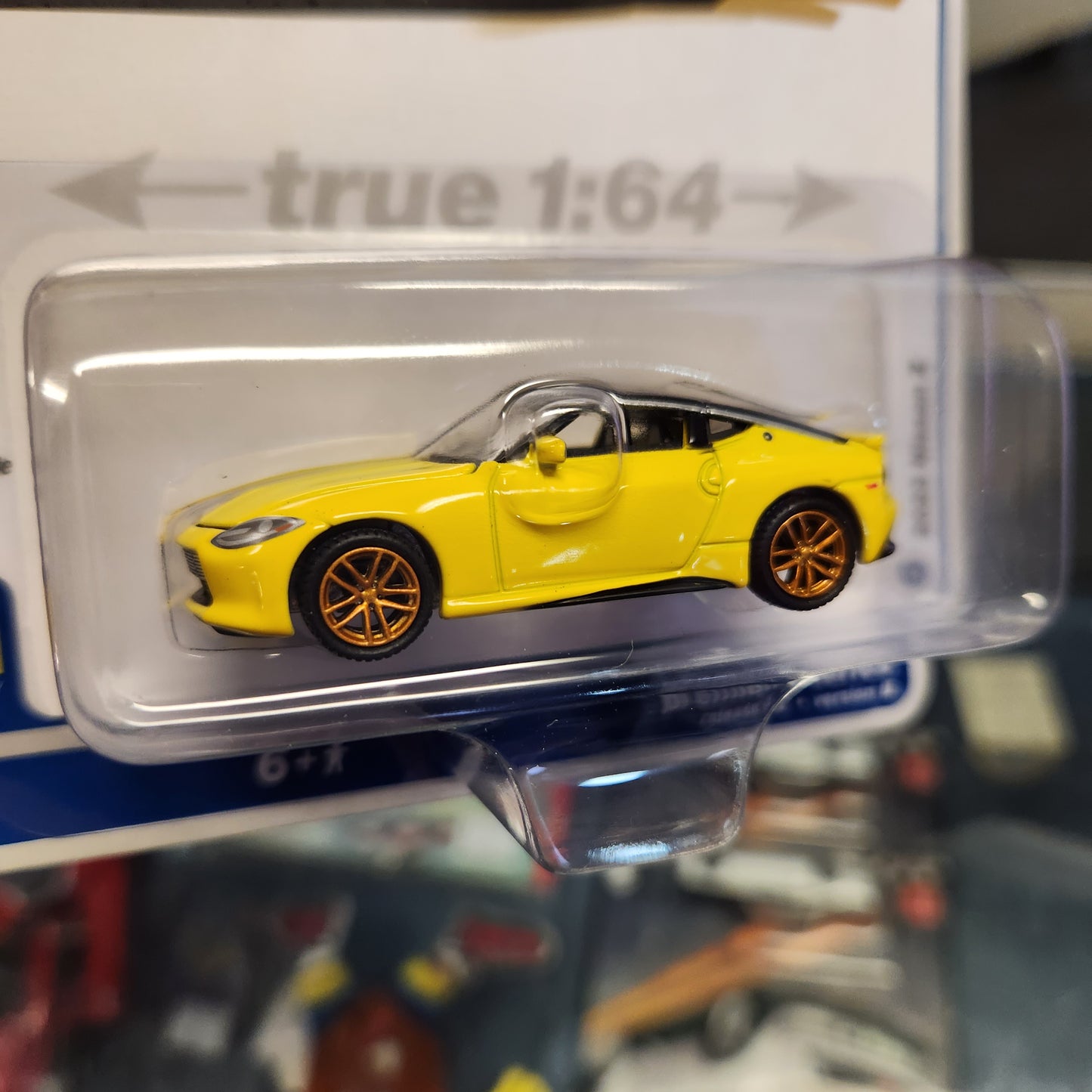 Auto World - 2023 R3 Vers. B Premium Series - 2023 Nissan Z - Izazuchi Yellow