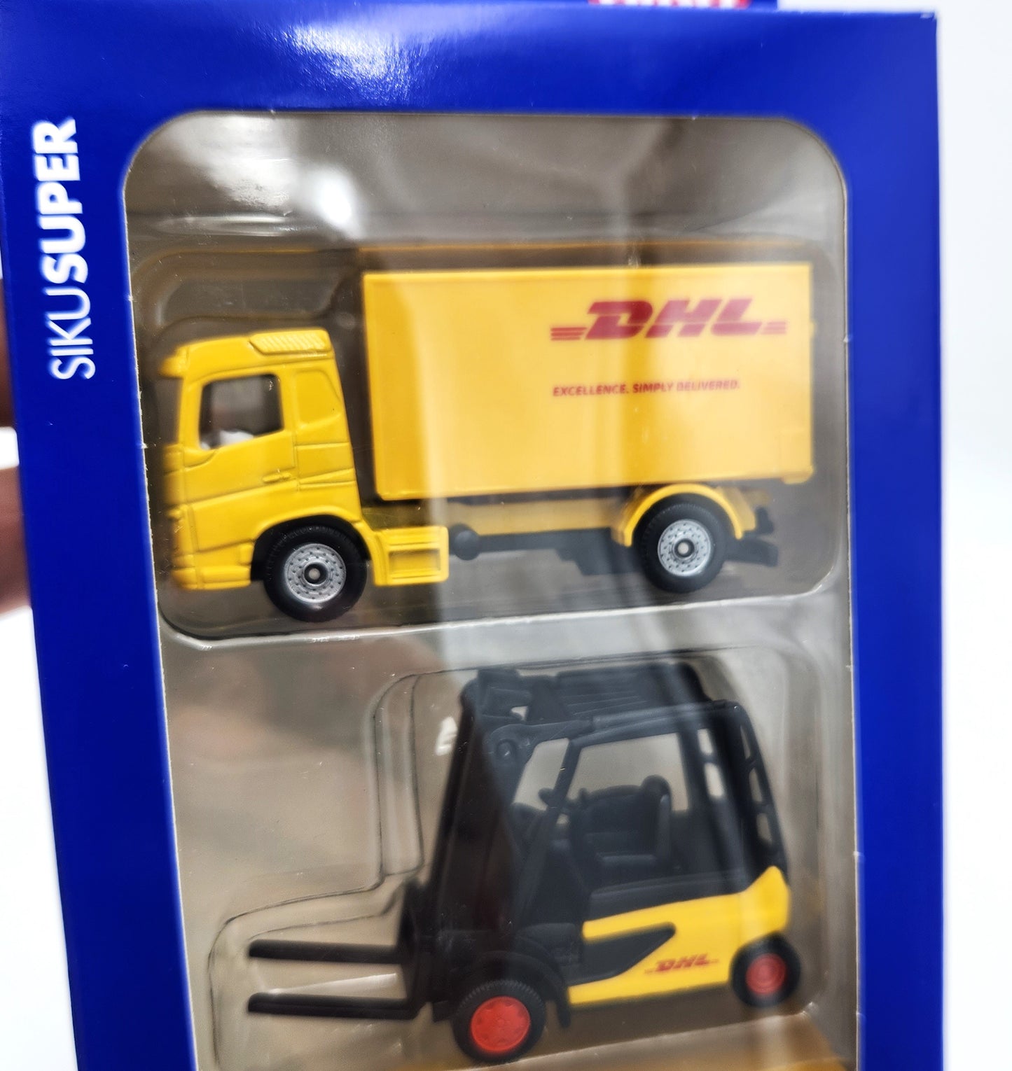 Siku - DHL Logistics Gift Play Set - Set of 3 Vehicles + Accessories