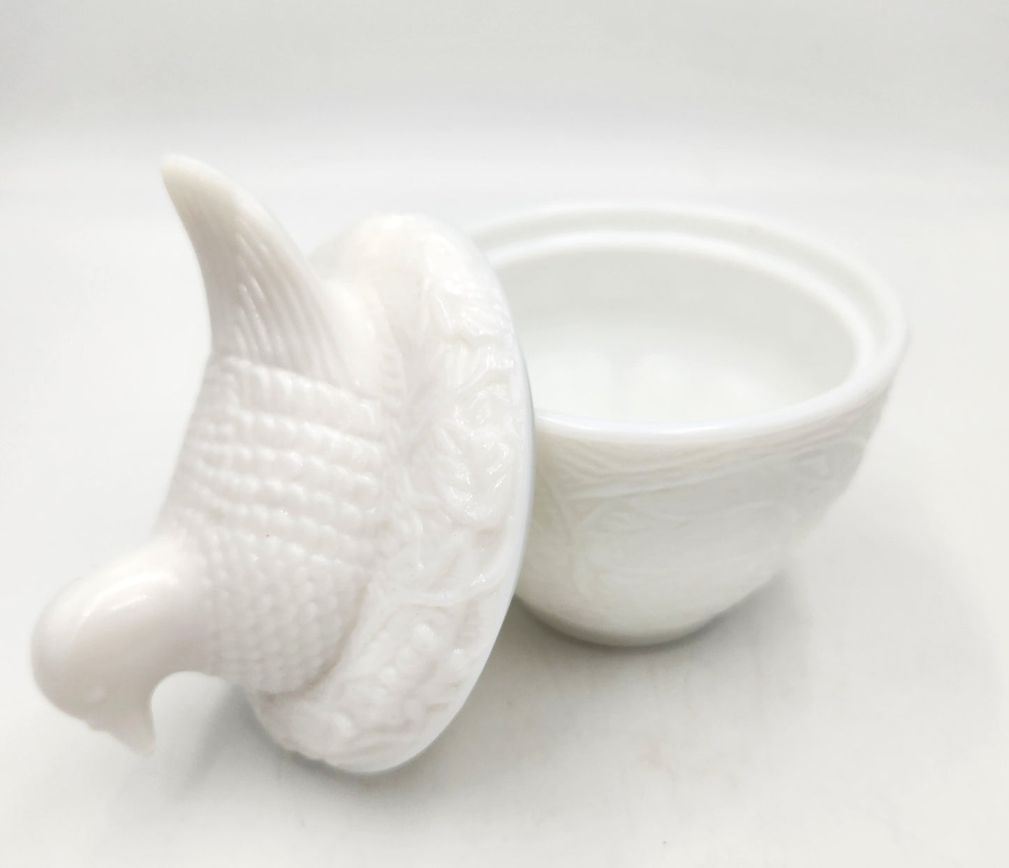 Milk Glass Chicken Lidded Bowl - 12cm