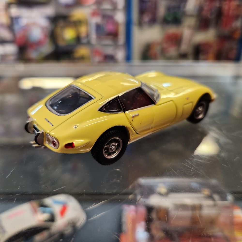 Takara Tomy Tomica - Toyota 2000GT (Yellow) #1 - 1:43 Scale