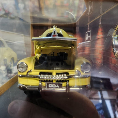 DDA - Holden 1953 FJ Sedan - Two Tone Light Yellow - 1:24 Scale