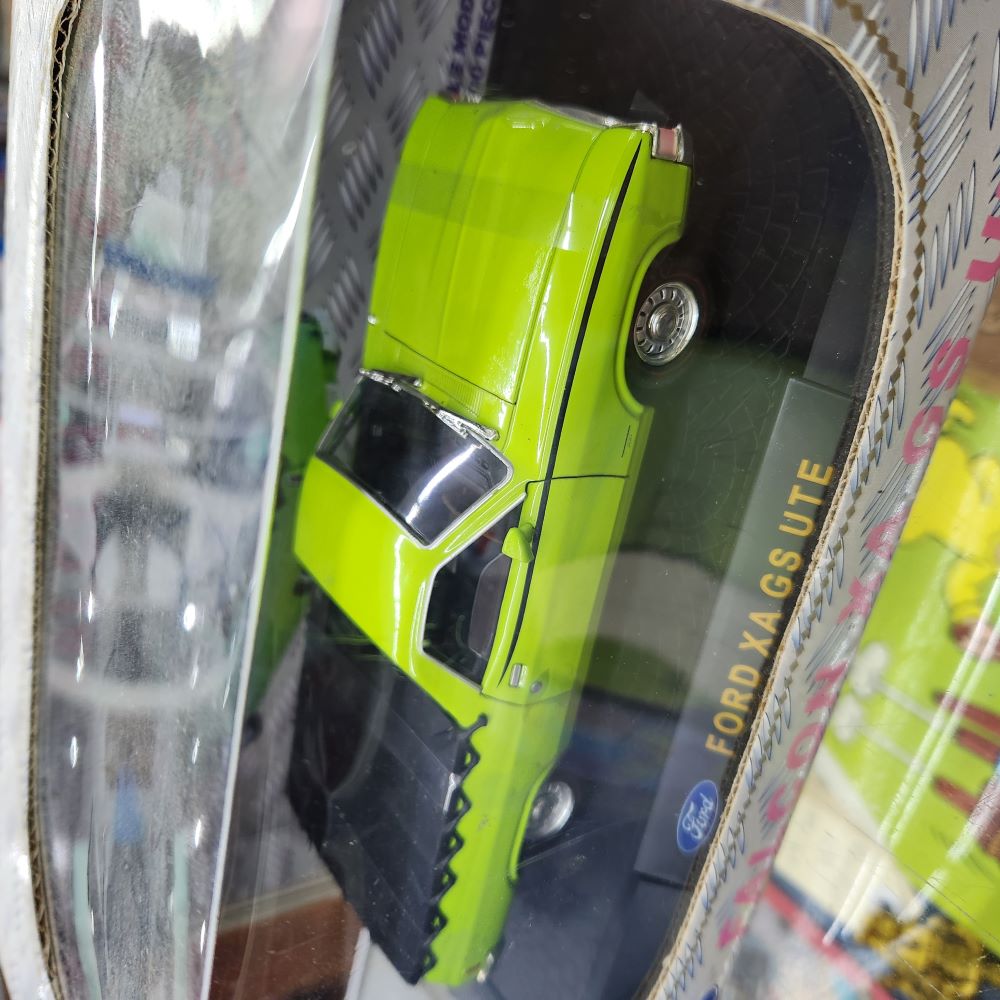 Oz Legends - Ford Falcon XA GS Ute - Lime Green - 1:32 Scale