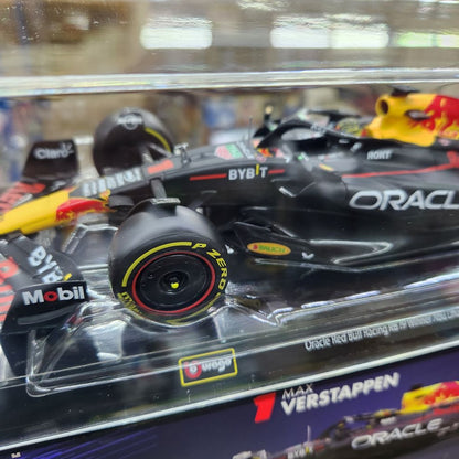 Bburago - 2023 Oracle Red Bull Racing RB19 - #1 Max Verstappen Champion 1:24 Scale
