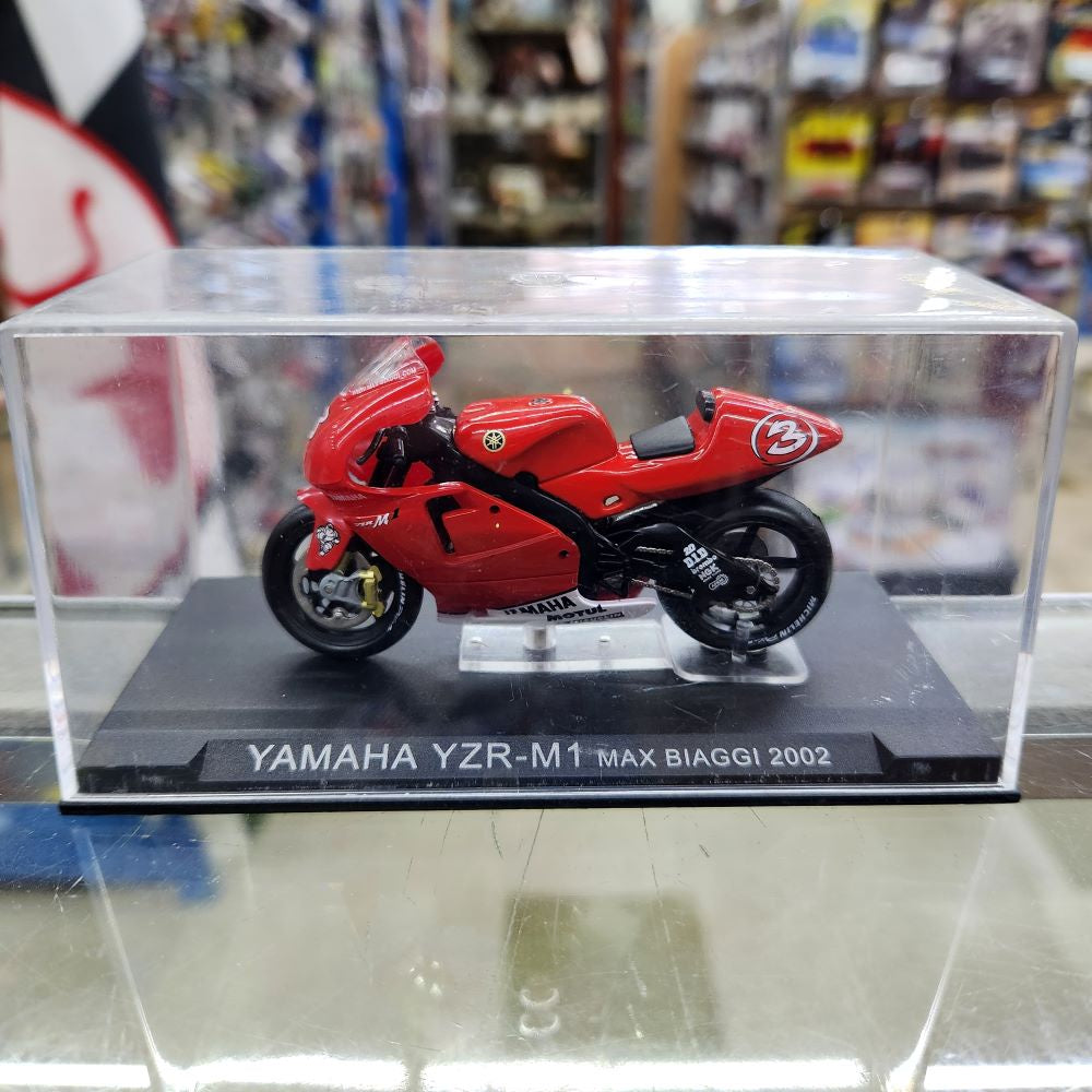 Yamaha YZR M1 Max Biaggi Red 2002