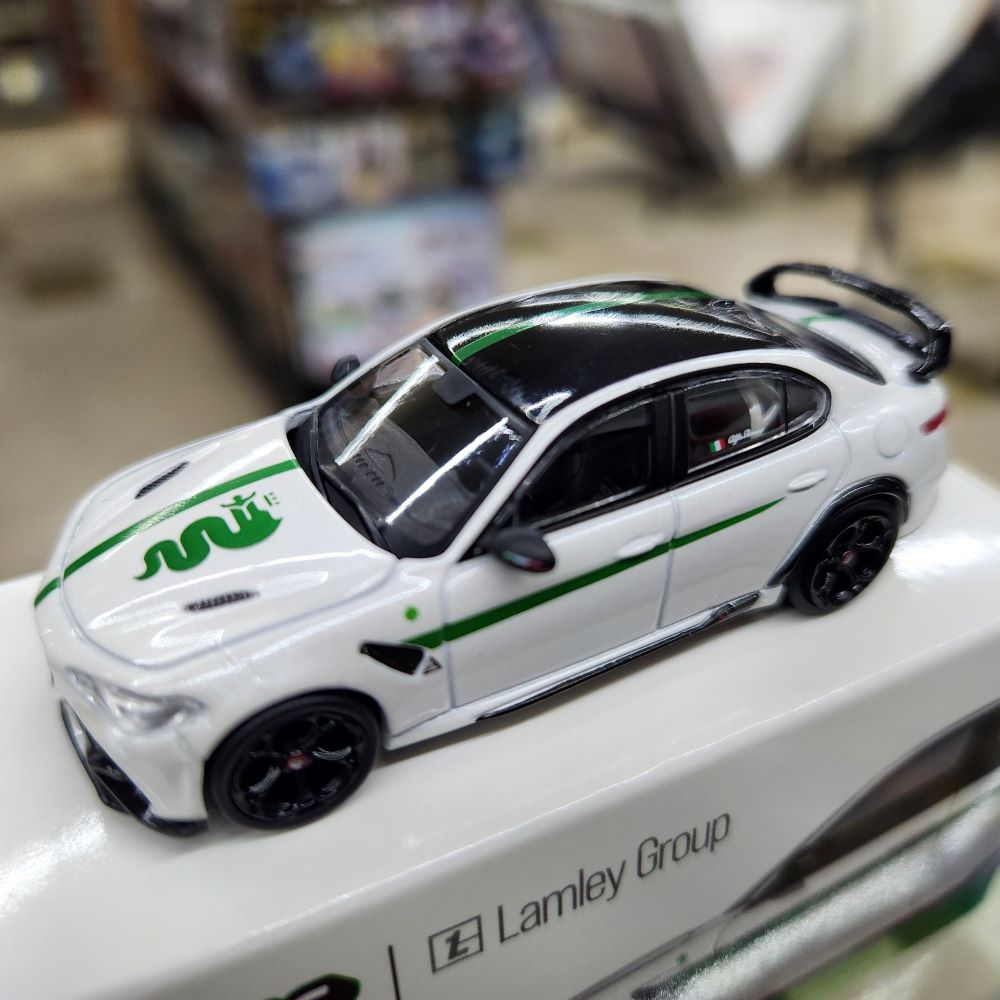 Tarmac Works - Alfa Romeo Giulia GTam - White/Green