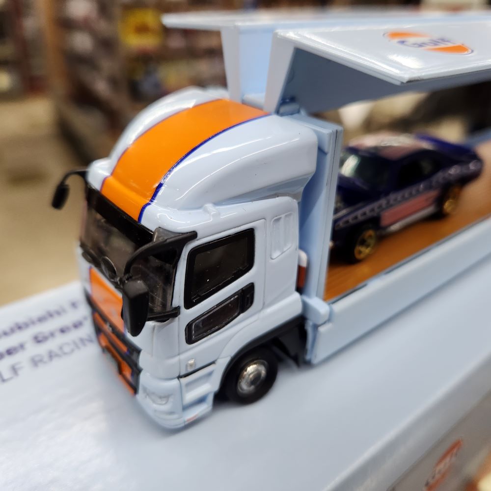 Tarmac Works - Mitsubishi Fuso Super Great 'Gulf Racing' Transporter