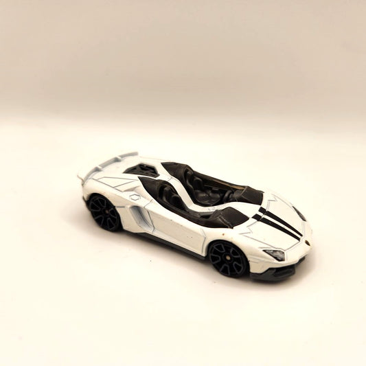 Uncarded - Hot Wheels - Lamborghini Aventador J (White)