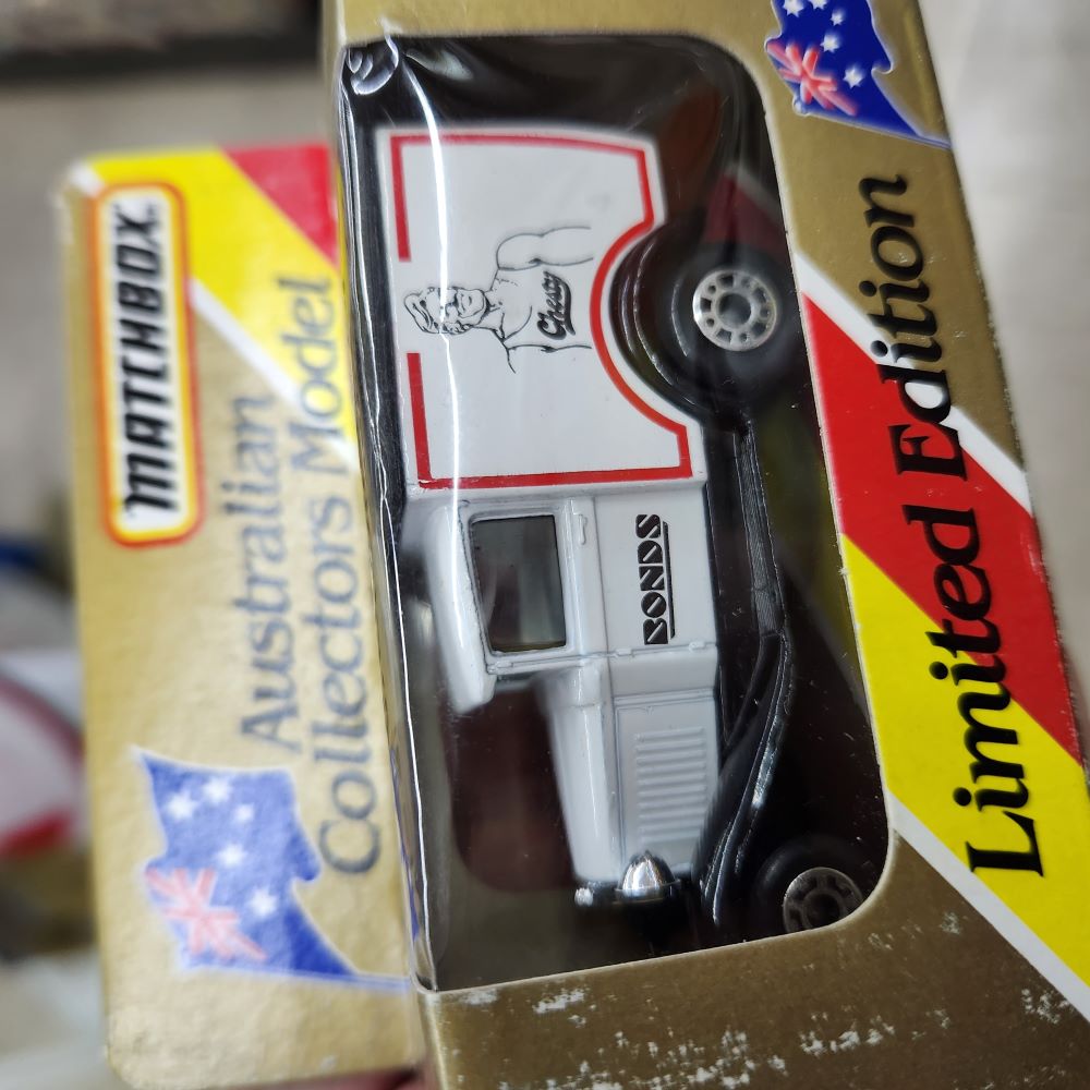 Matchbox - Ford Model A 'Bonds' MB38 - 1:64 Scale