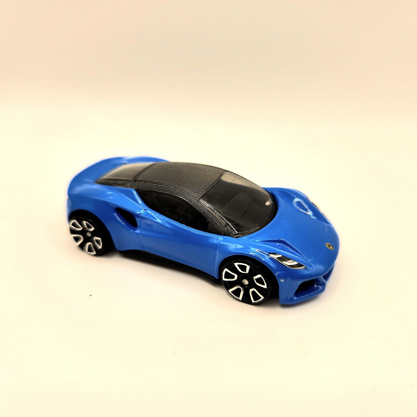 Uncarded - Hot Wheels - Lotus Emira (Sky Blue)