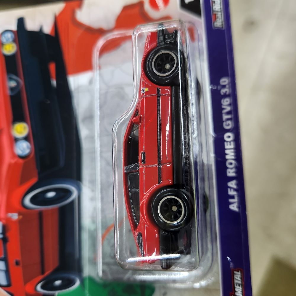 Hot Wheels Premium - Car Culture - Alfa Romeo GTV6 3.0