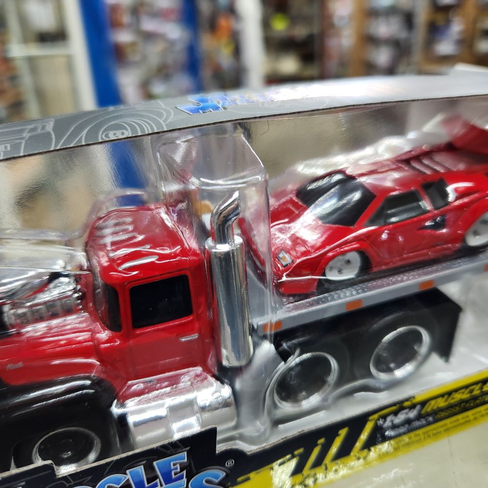 Maisto Muscle Machines - Transports - Series 7 - 1980 Mack Flatbed/Lamborghini Countach (Model 19)