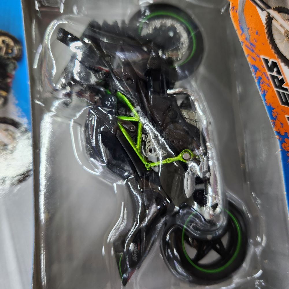 Maisto - 2 Wheelers - Kawasaki Road Bike (Green/Black) - 1:18 Scale