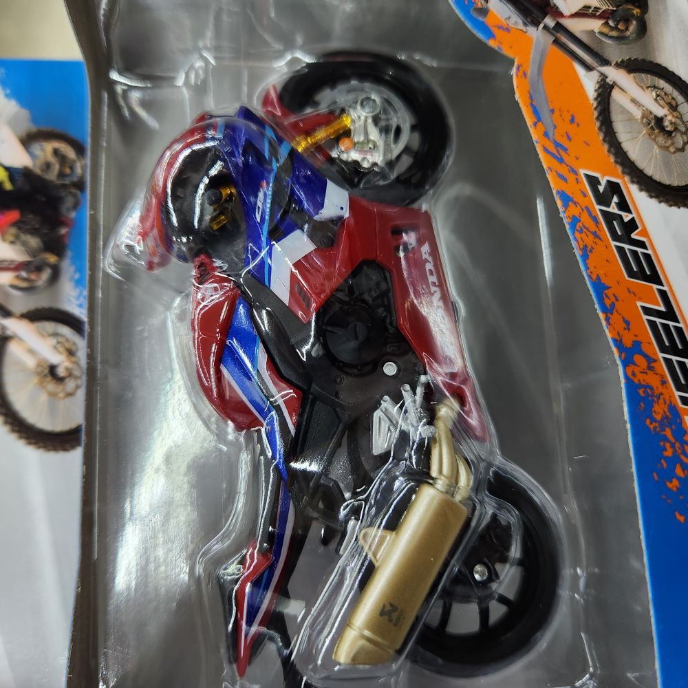 Maisto - 2 Wheelers - Honda Road Bike (Red/Blue) - 1:18 Scale