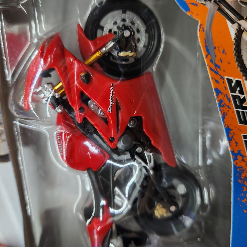 Maisto - 2 Wheelers - Triumph Daytona Road Bike - 1:18 Scale