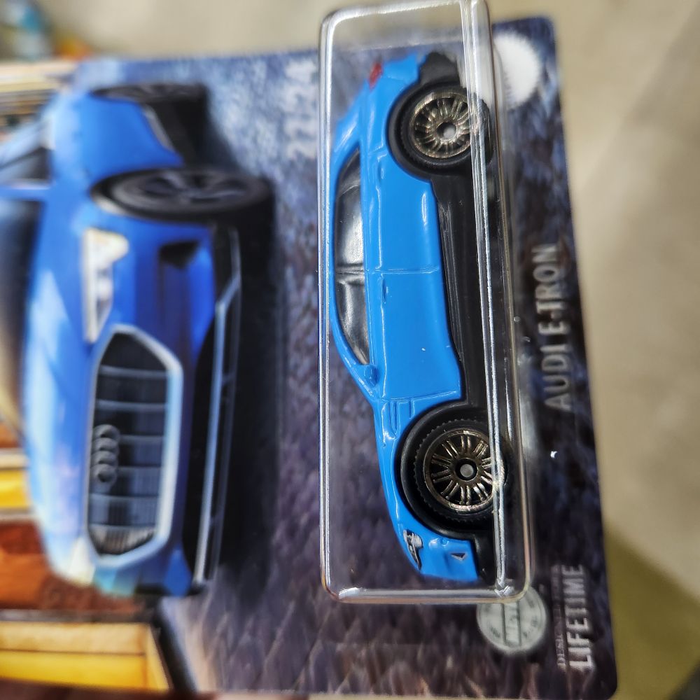 Matchbox - 2024 European Streets - Audi e-tron (Light Blue)