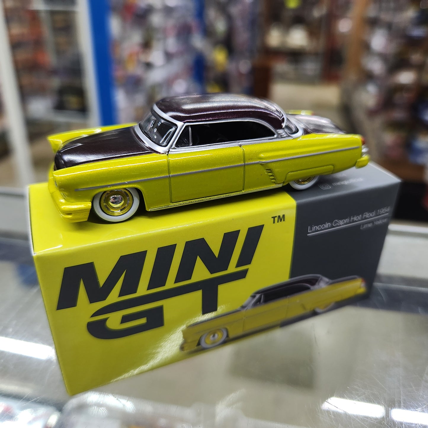 MiniGT - Lincoln Capri Hot Rod 1954 - Lime Yellow