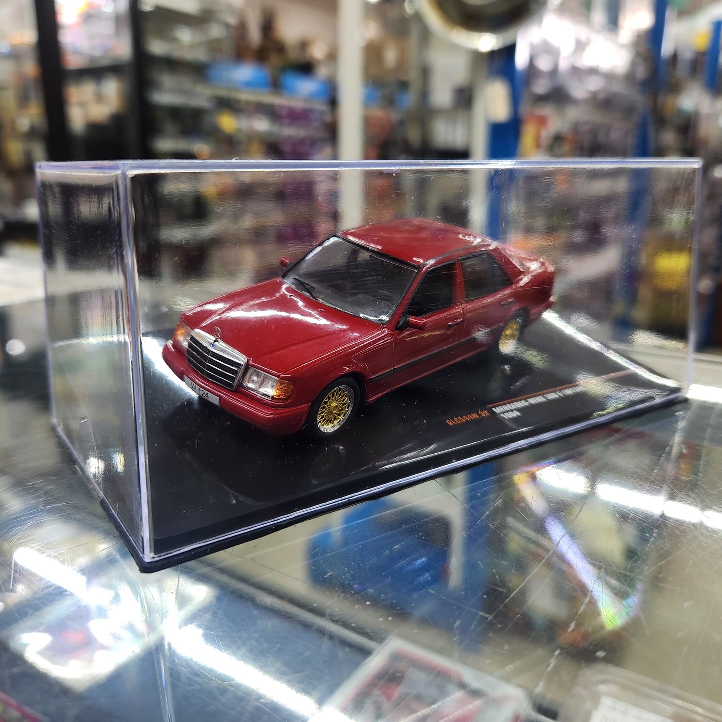 IXO - 1984 Mercedes-Benz 300E (W124) Red - 1:43 Scale