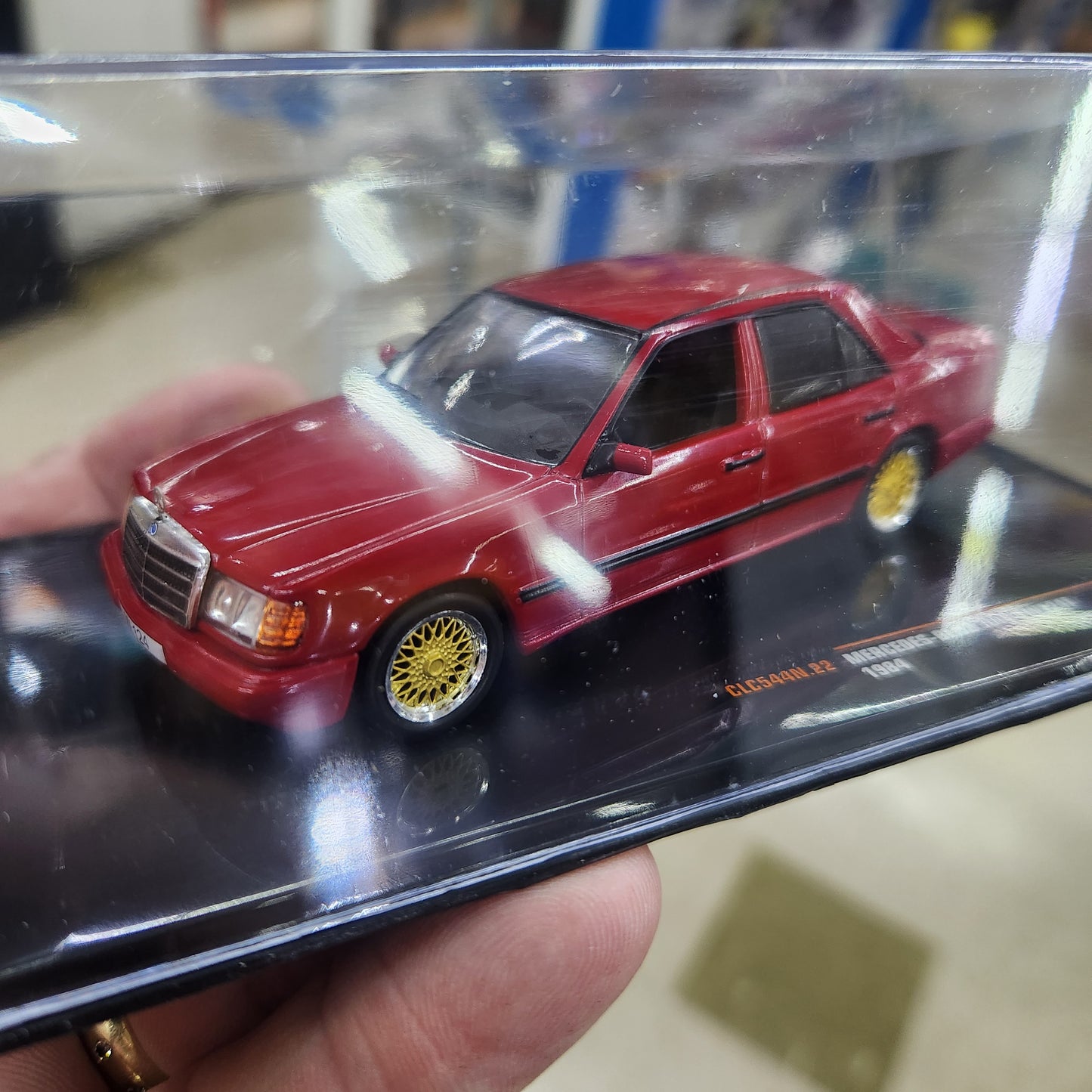 IXO - 1984 Mercedes-Benz 300E (W124) Red - 1:43 Scale
