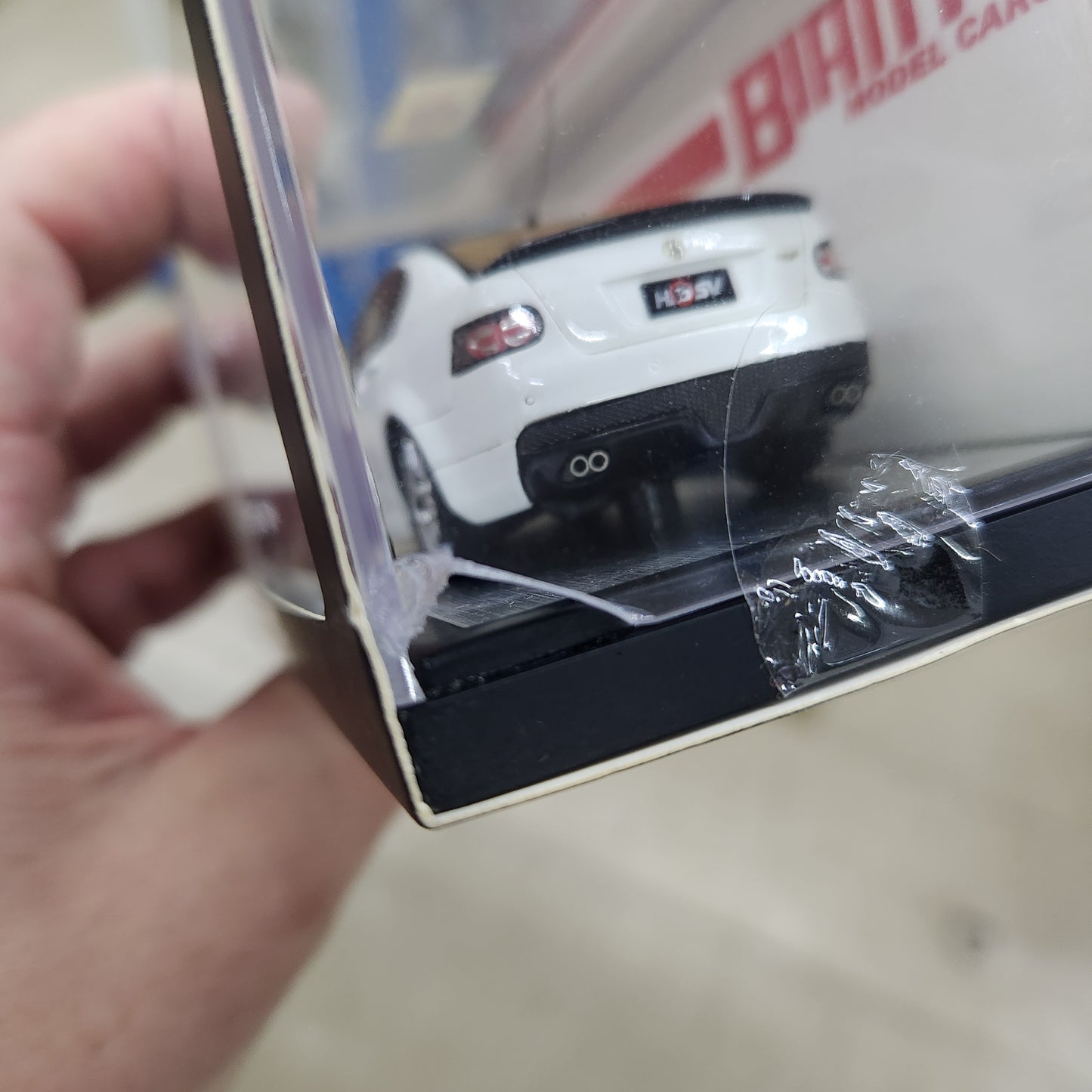 Biante - Holden 2008 Commodore HSV W427 (Heron White) - 1:43 Scale